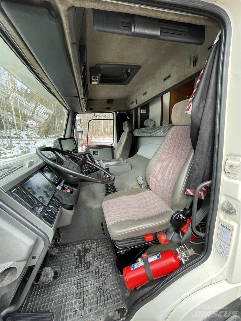 Volvo FL7 Camion per trasporto animali
