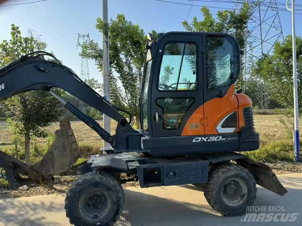 Doosan DX60W Escavatori gommati