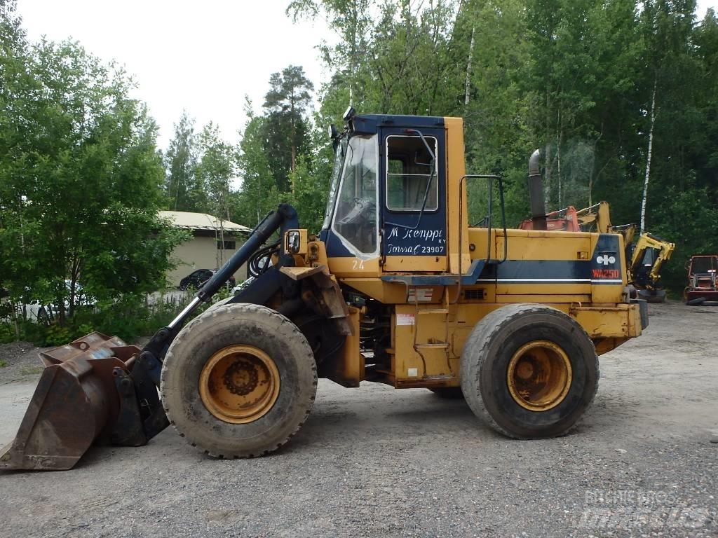 Komatsu WA 250-1 Pale gommate