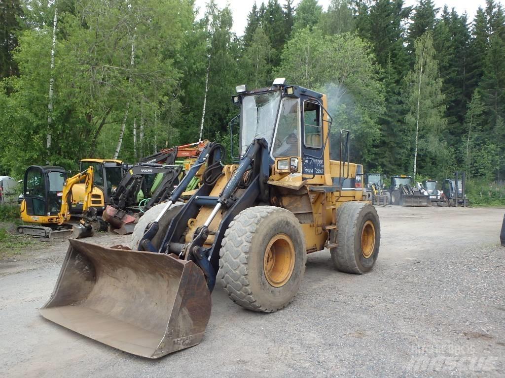 Komatsu WA 250-1 Pale gommate