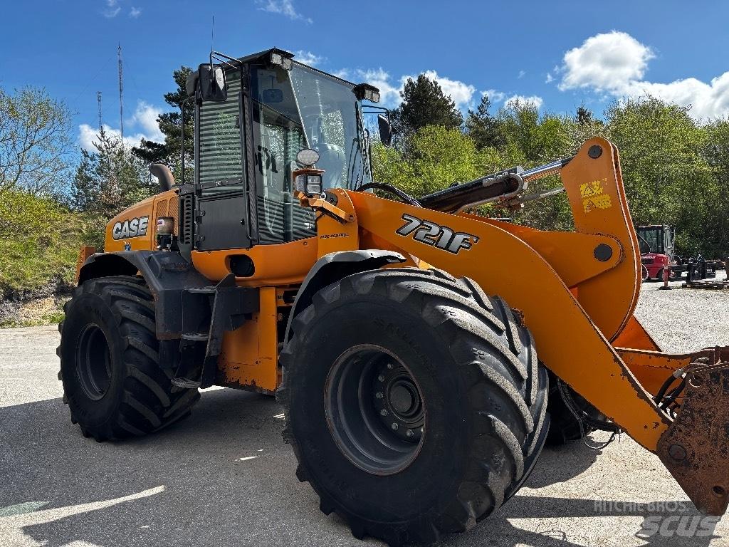 CASE 721 F Pale gommate