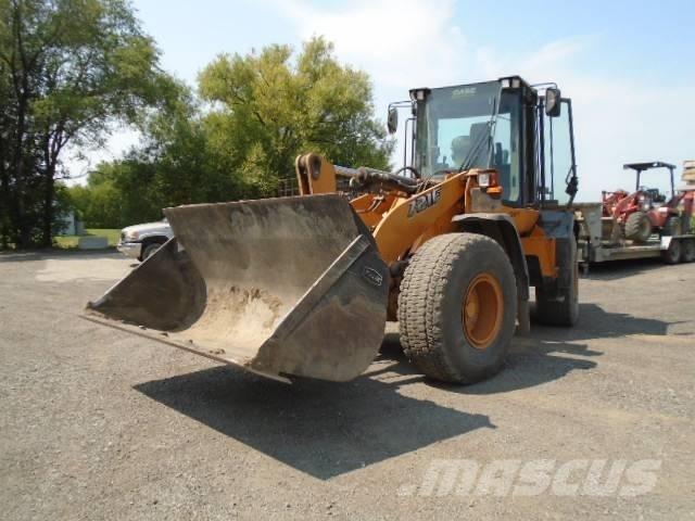 CASE 721 F Pale gommate