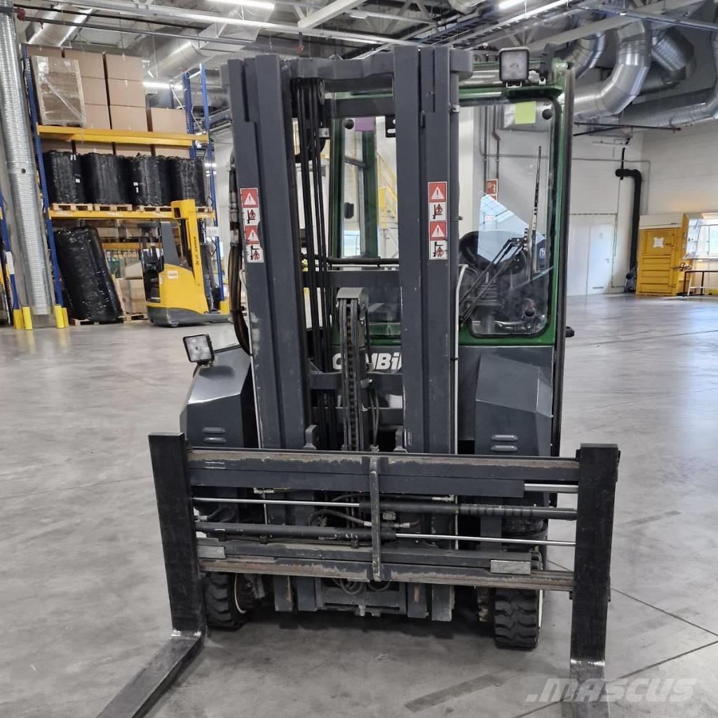 Combilift CBE2500 Carrello elevatore retrattile a 4 vie