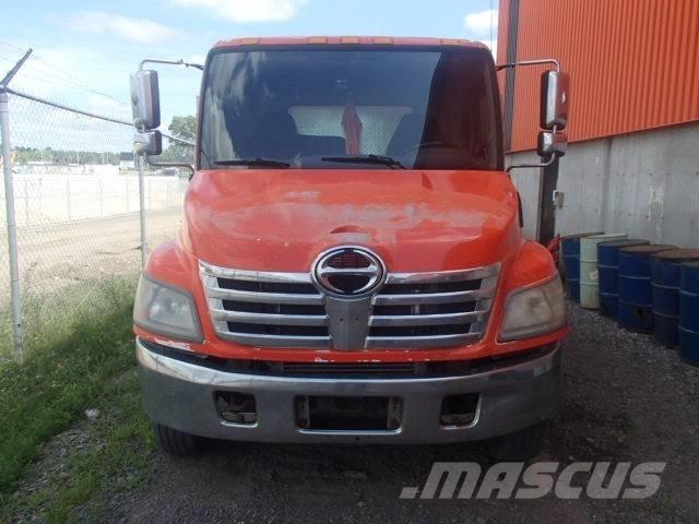 Hino 185 Camion con sponde ribaltabili