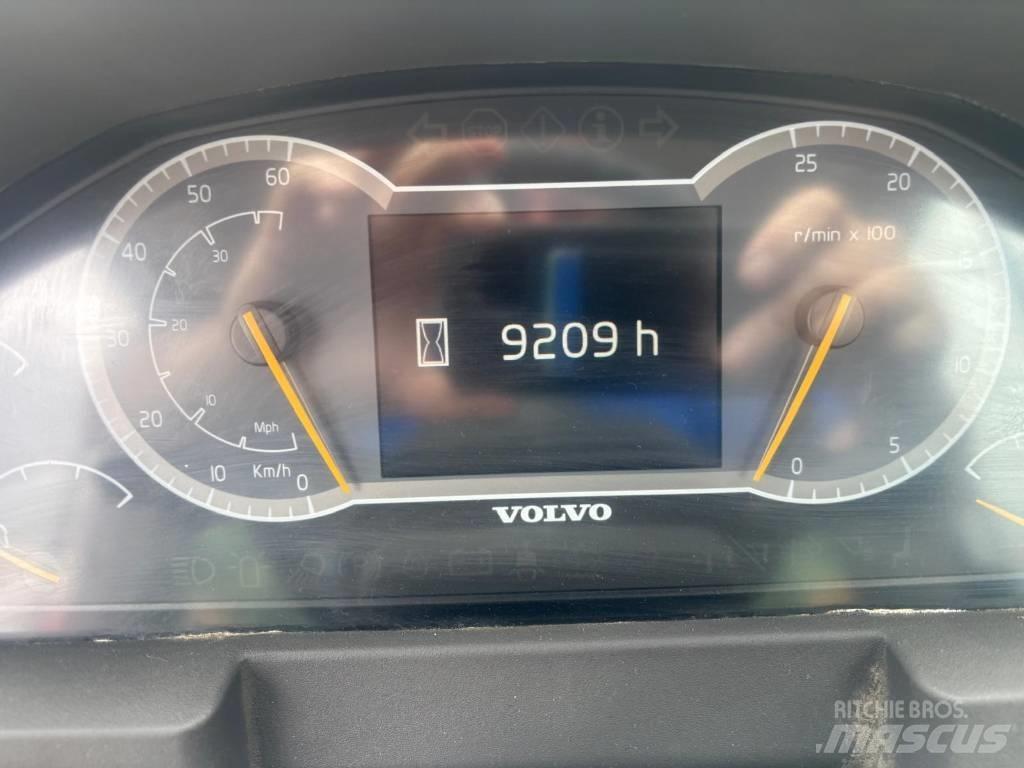 Volvo L 260 H Pale gommate
