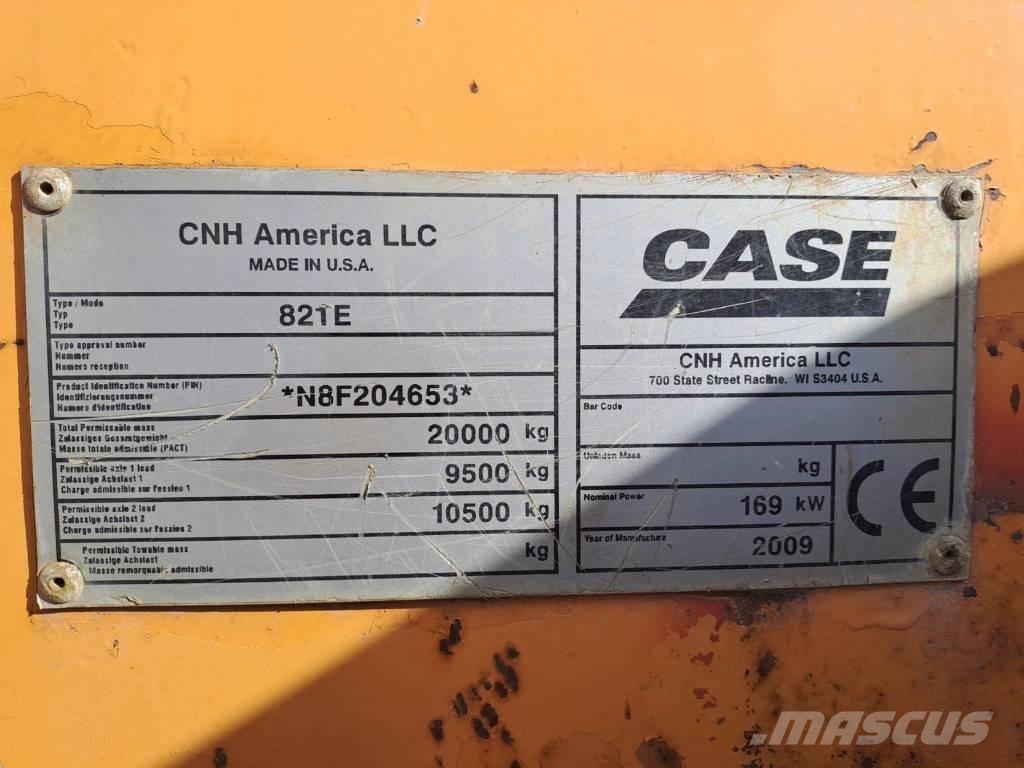 CASE 821 E XR Pale gommate