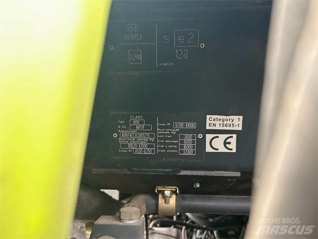 CLAAS Axion 810 Trattori