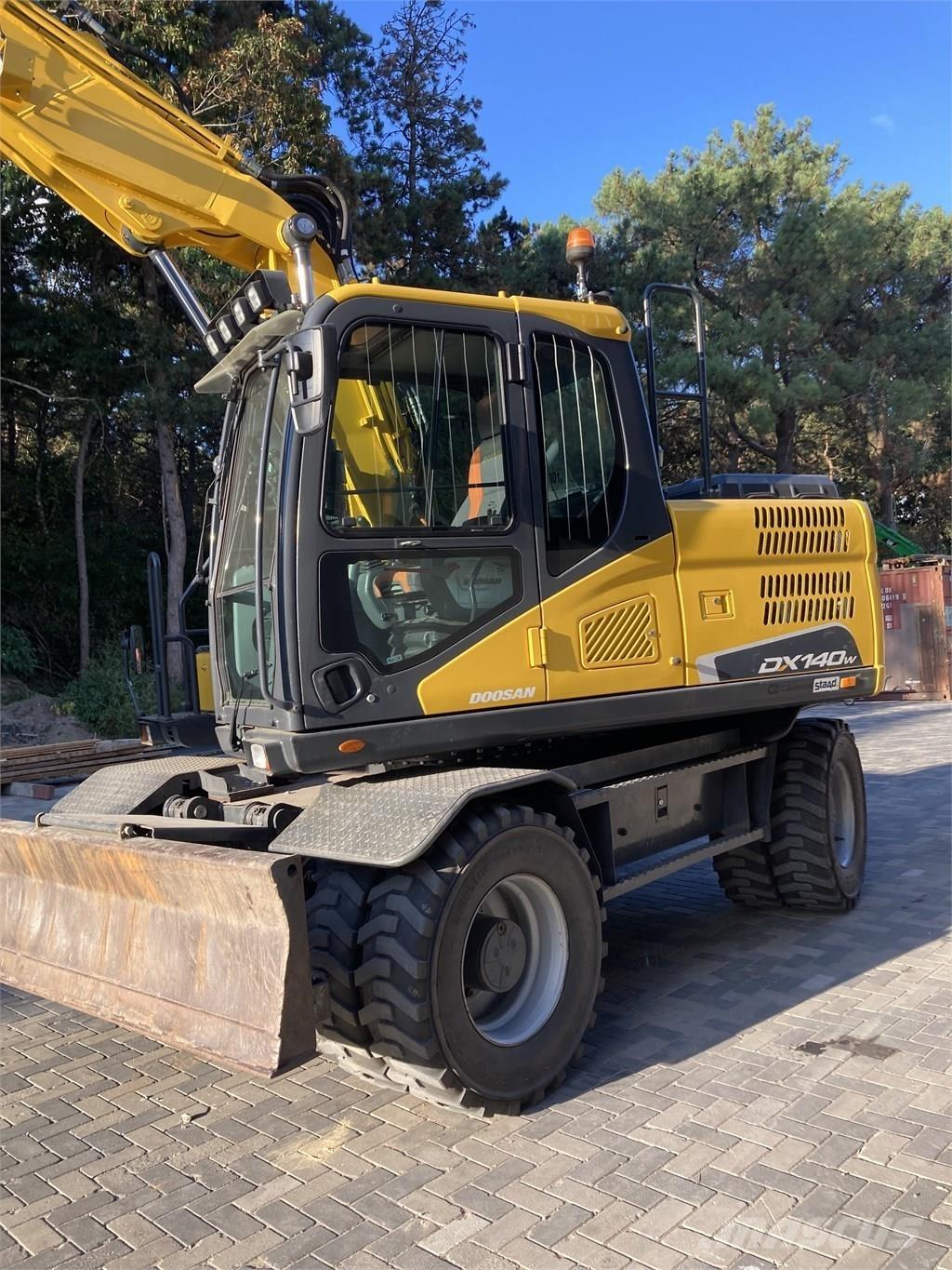 Doosan DX140W-5 Escavatori gommati