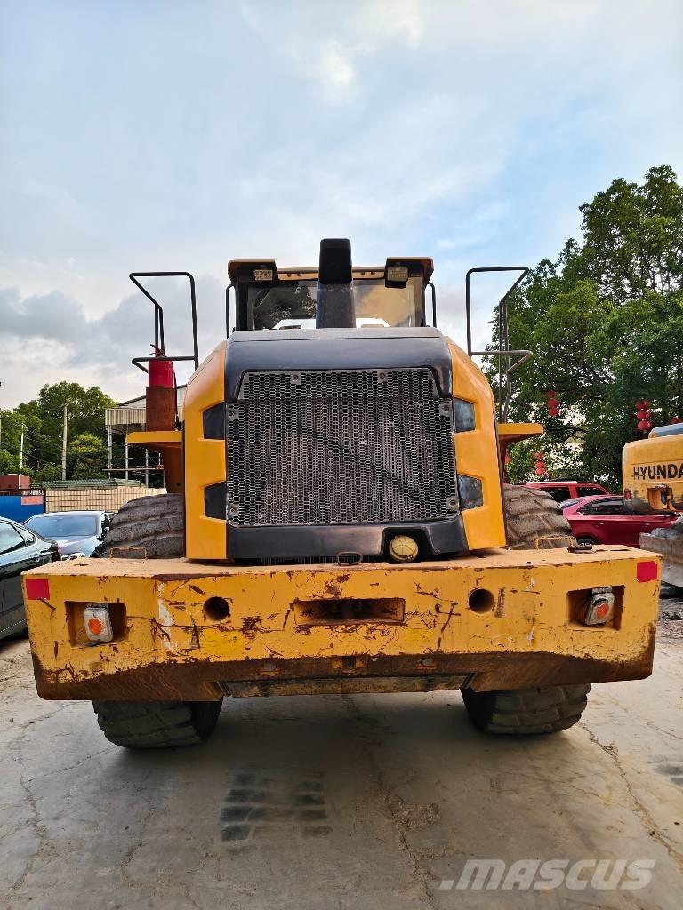 Volvo L 120 Pale gommate