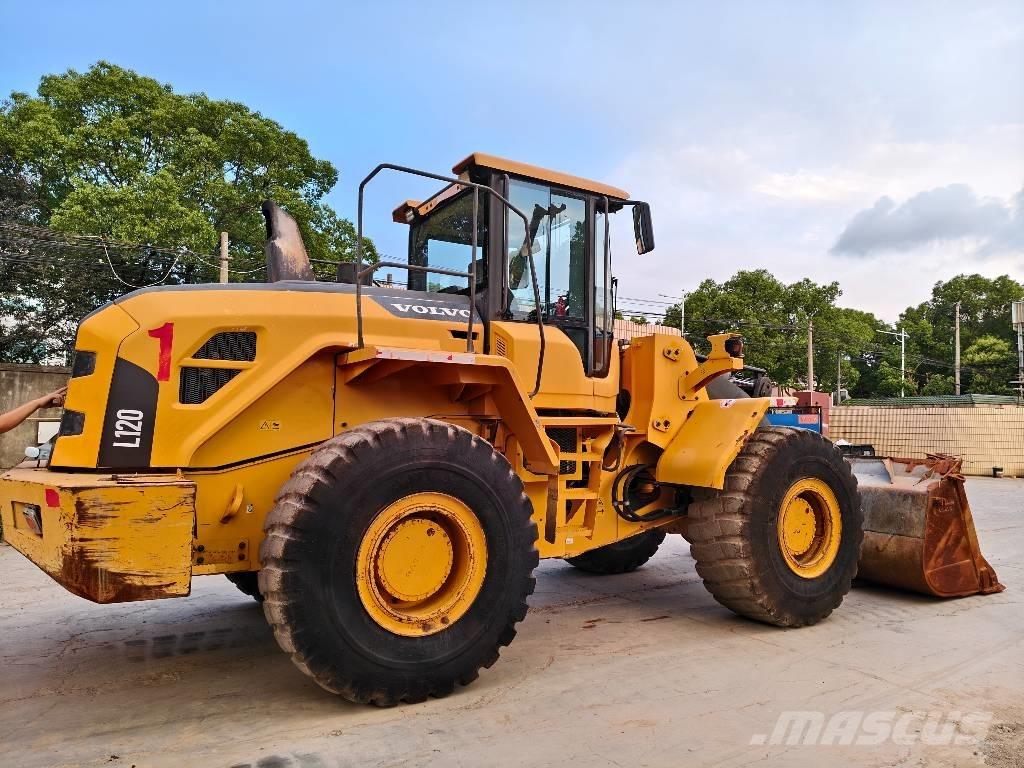 Volvo L 120 Pale gommate