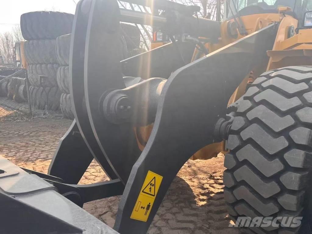 Volvo L 120 Pale gommate