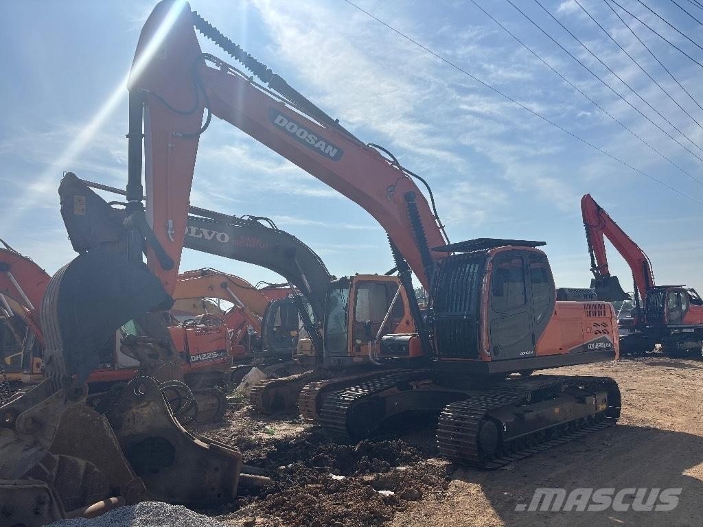 Doosan DX 225 Escavatori cingolati