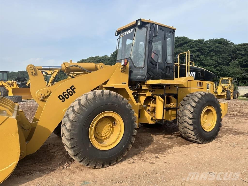 CAT 966F Pale gommate