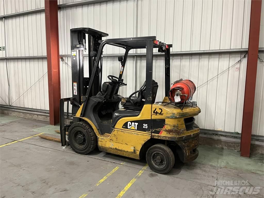 CAT GP25NT Carrelli elevatori GPL