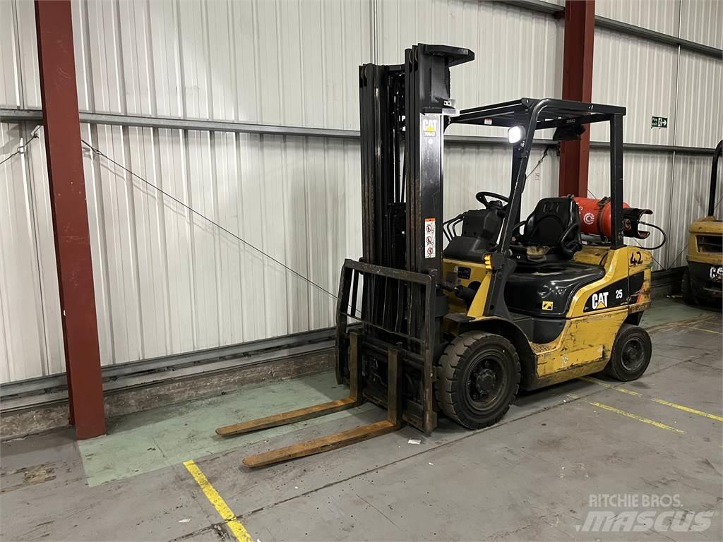 CAT GP25NT Carrelli elevatori GPL
