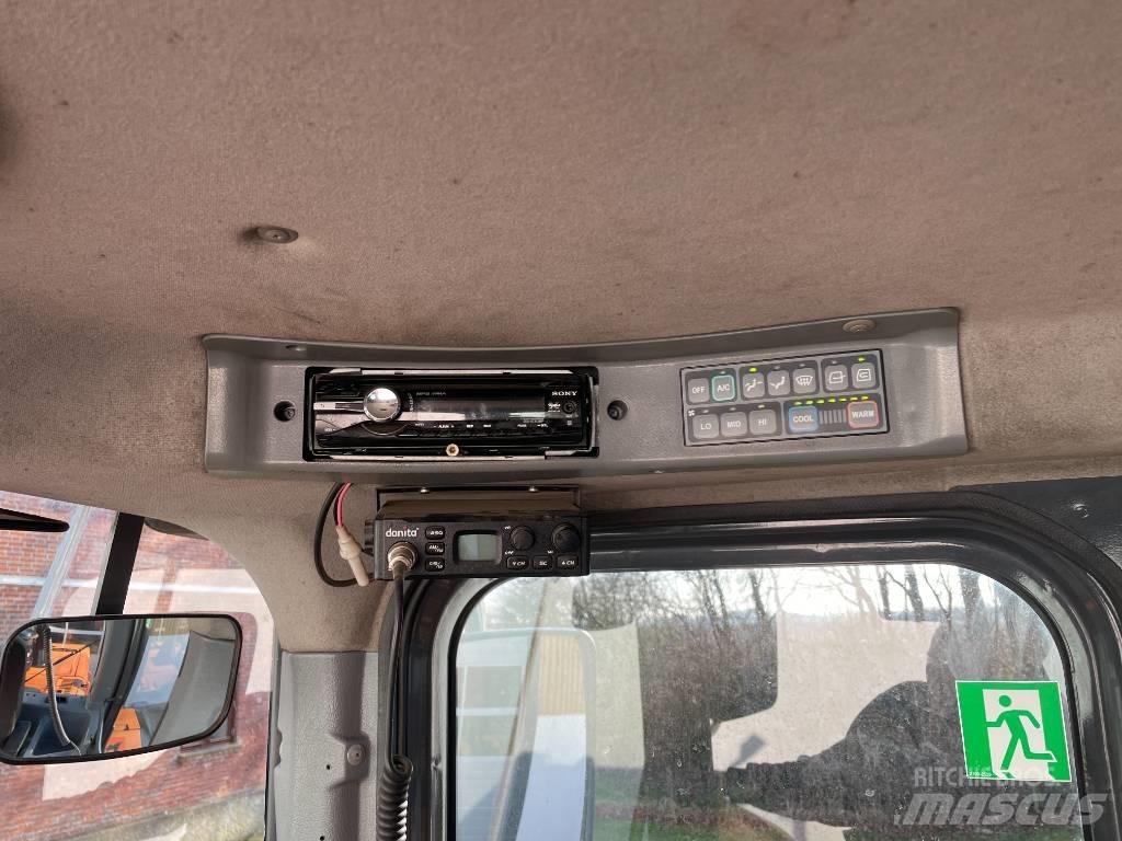 Doosan DL 250 15 Pale gommate