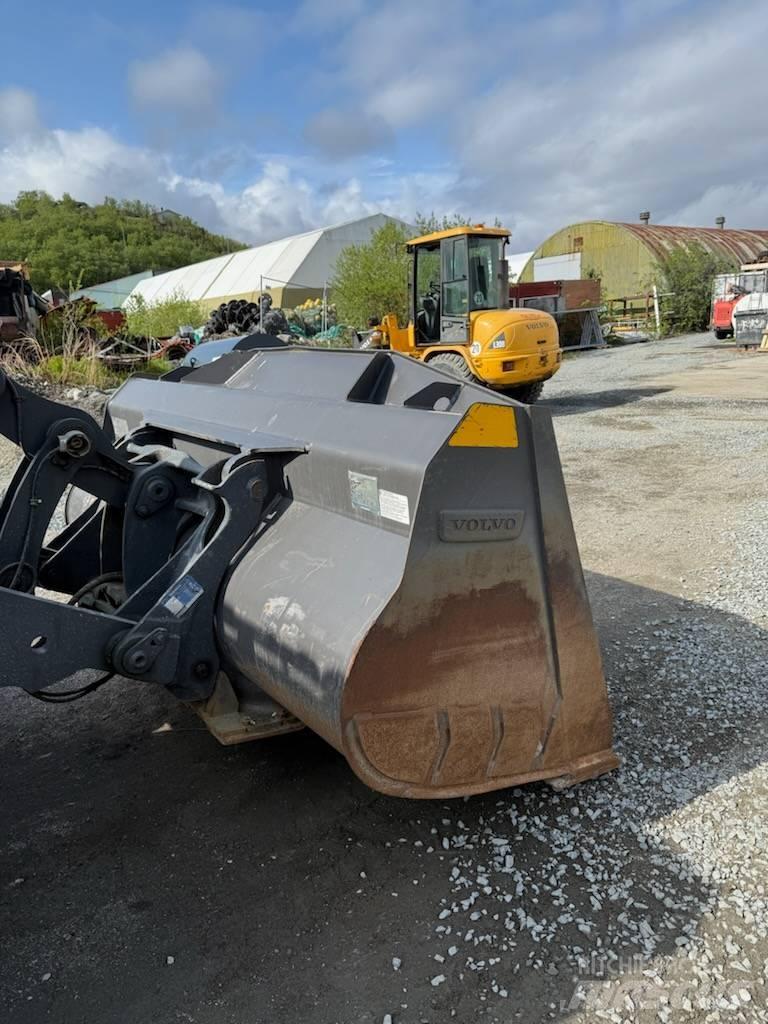 Volvo L 70 H Pale gommate