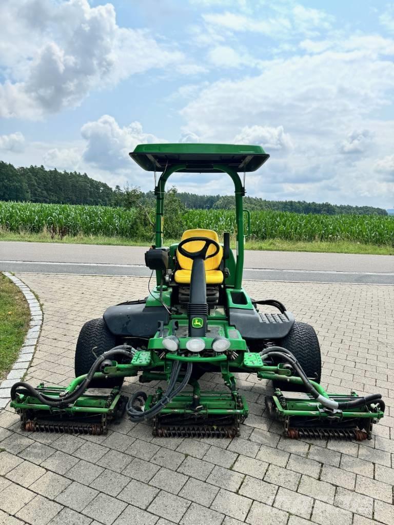 John Deere 8700 A Tosaerba per il fairway
