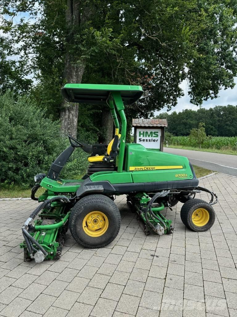 John Deere 8700 A Tosaerba per il fairway