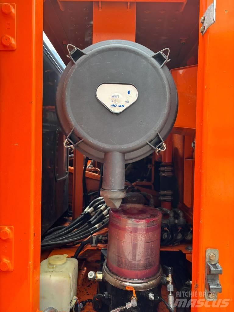 Doosan DX 225 LC-3 Escavatori cingolati