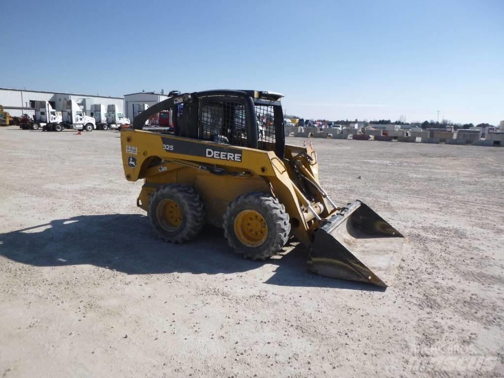 John Deere 325 Mini Pale Gommate