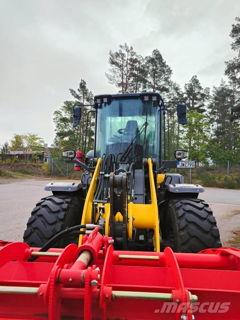 New Holland W 110 D Pale gommate