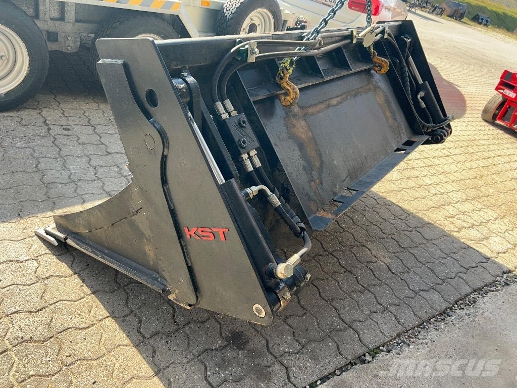  KST 4 i en skovl Benne