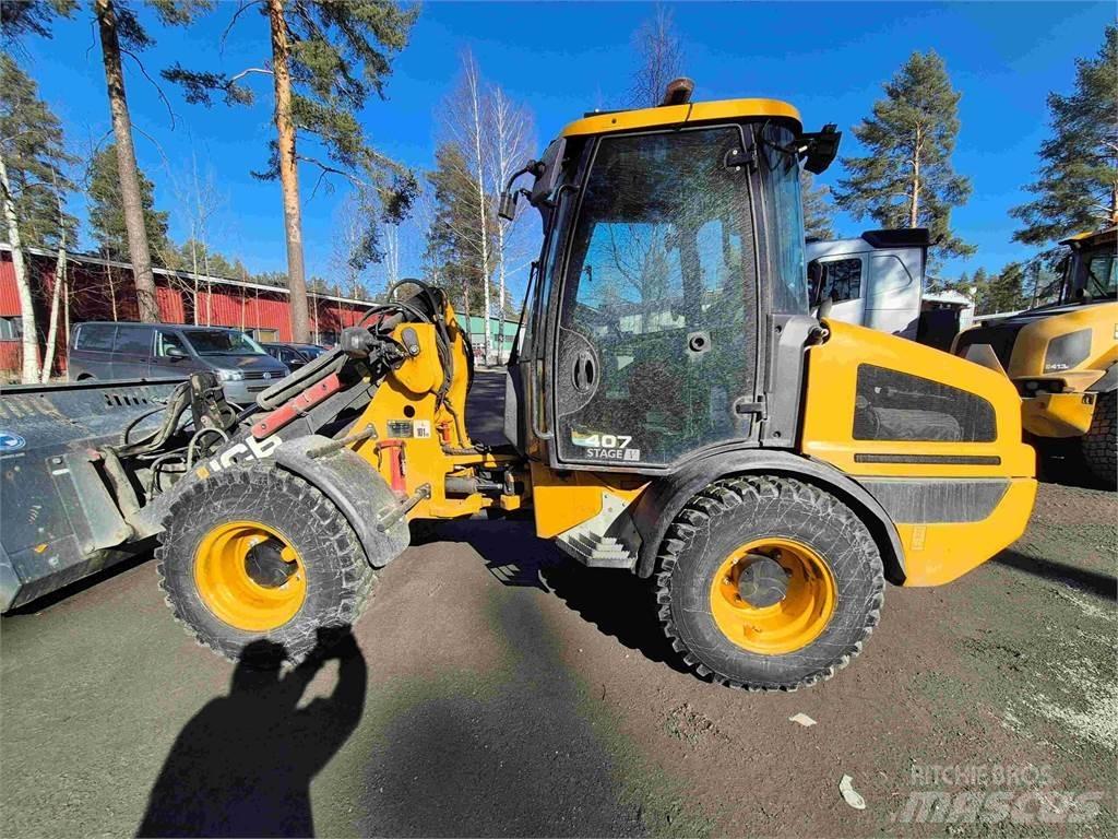 JCB 407 Pale gommate