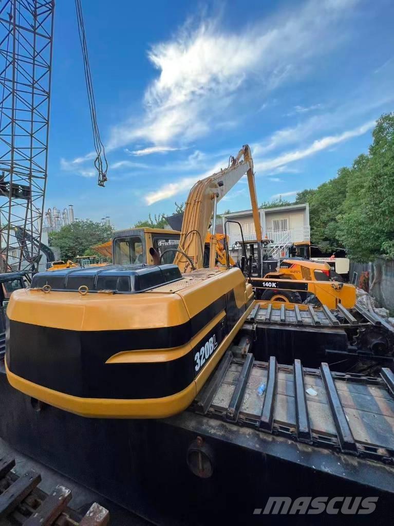 CAT 320BL Escavatori anfibi