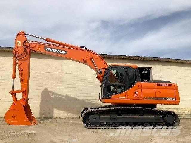 Doosan dx225 Escavatori cingolati