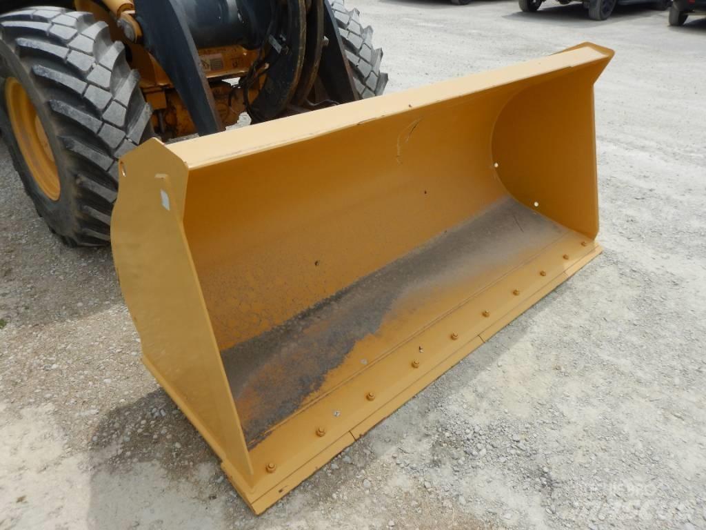 John Deere 244K Pale gommate