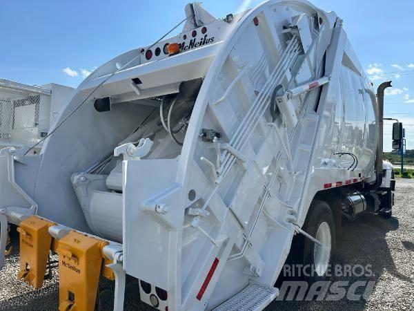 International 7400 Camion dei rifiuti