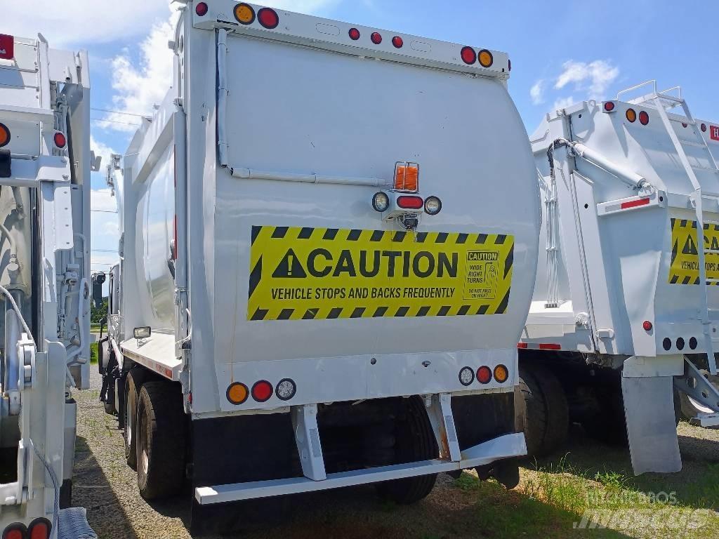 Mack MRU 613 Camion dei rifiuti