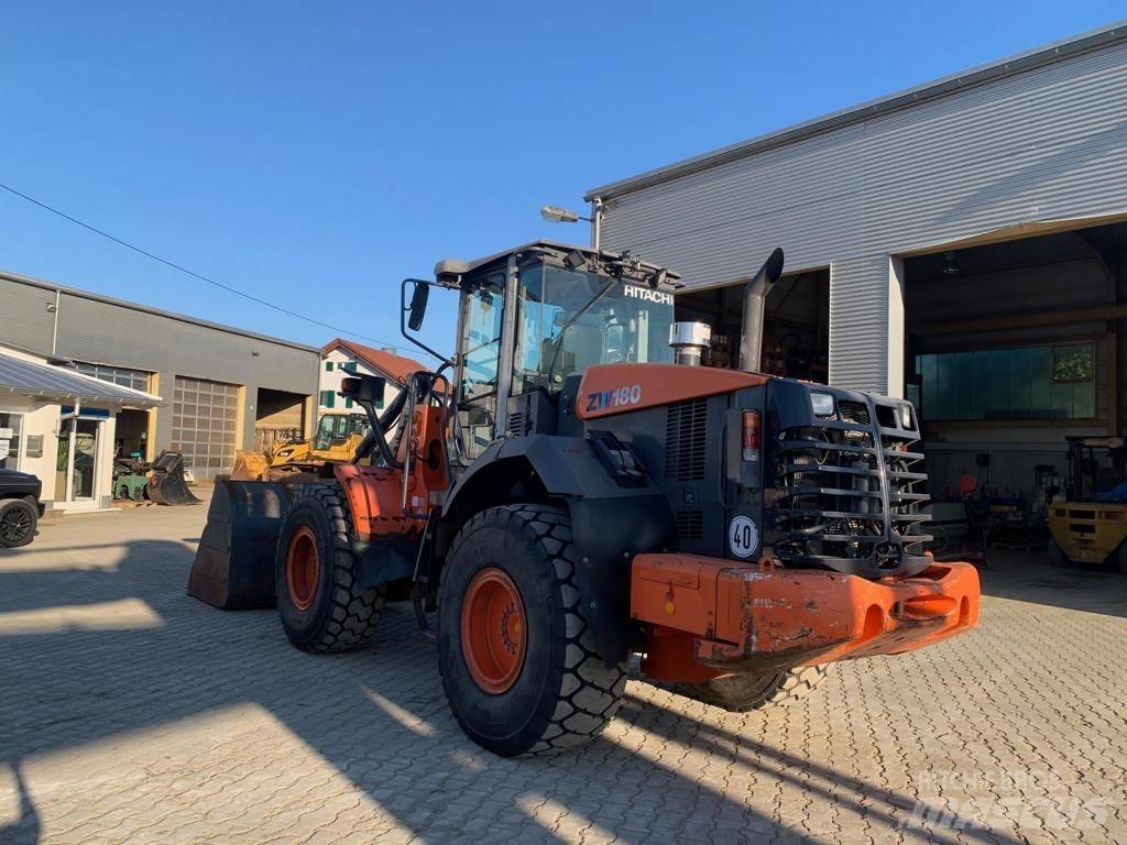 Hitachi ZW 180 Pale gommate