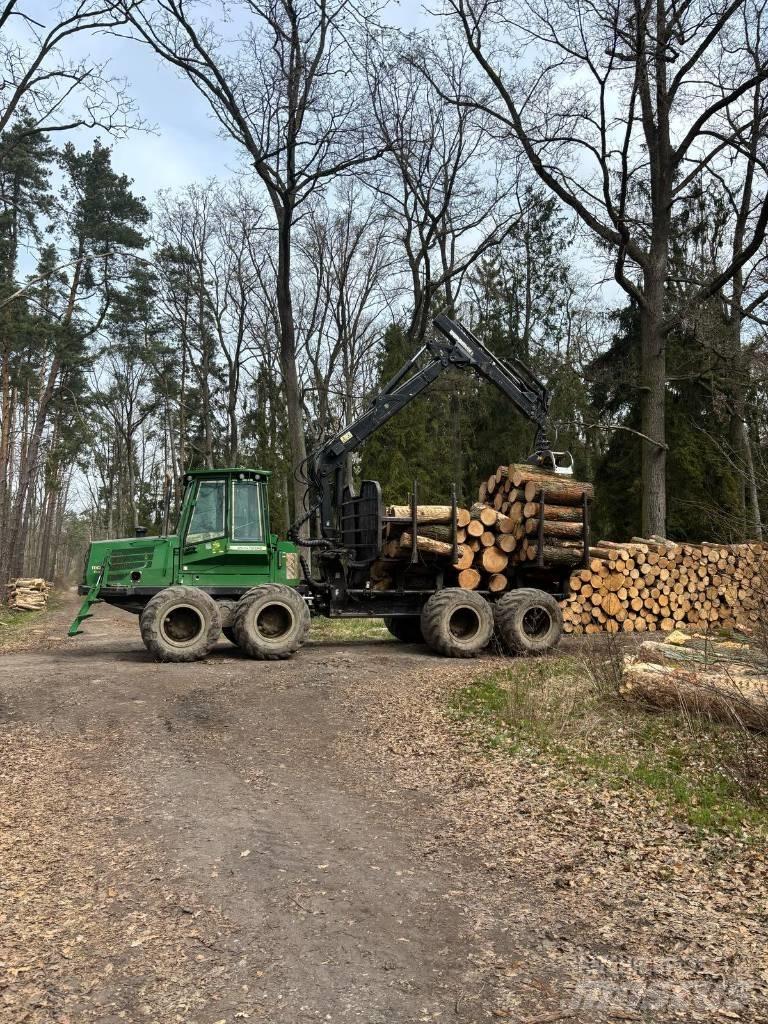 John Deere 1110 D Forwarder