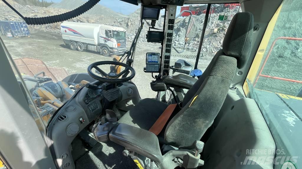 Volvo L 260 H Pale gommate