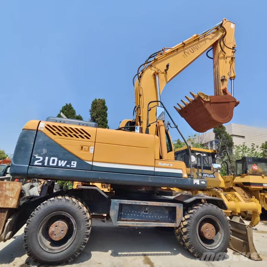 Hyundai R210W-9 Escavatori gommati