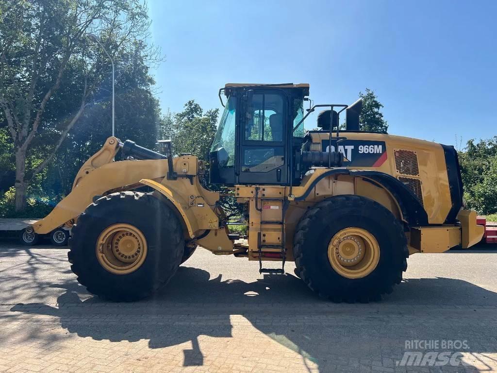 CAT 966M Pale gommate