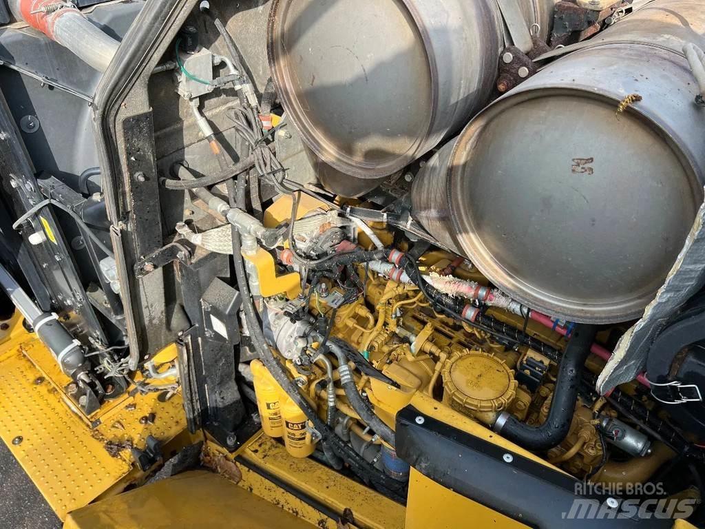 CAT 966M Pale gommate