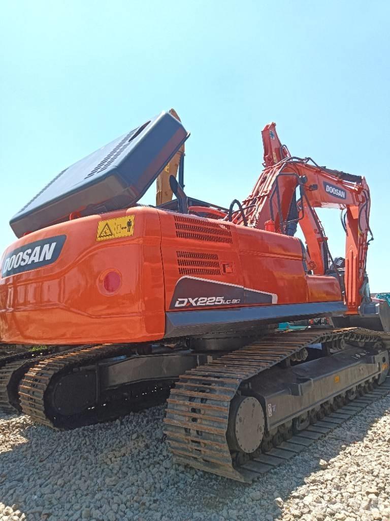 Doosan DX 225 Escavatori cingolati
