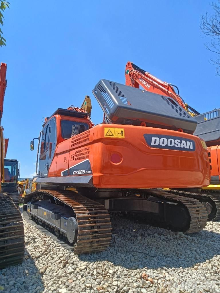 Doosan DX 225 Escavatori cingolati