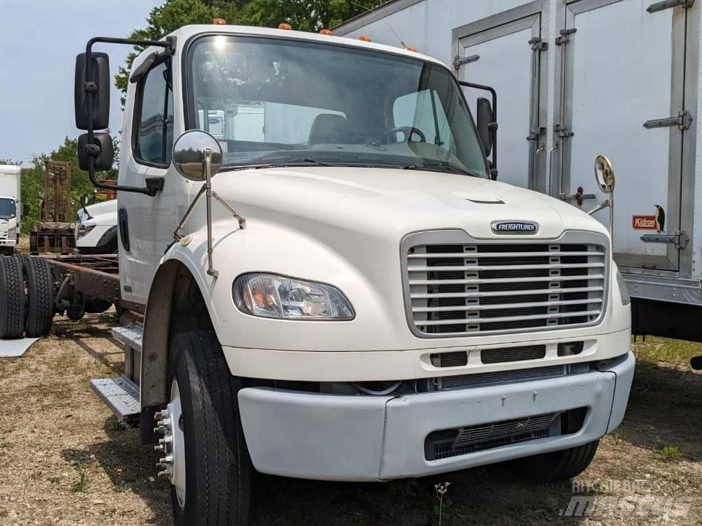 Freightliner M2106 Autocabinati