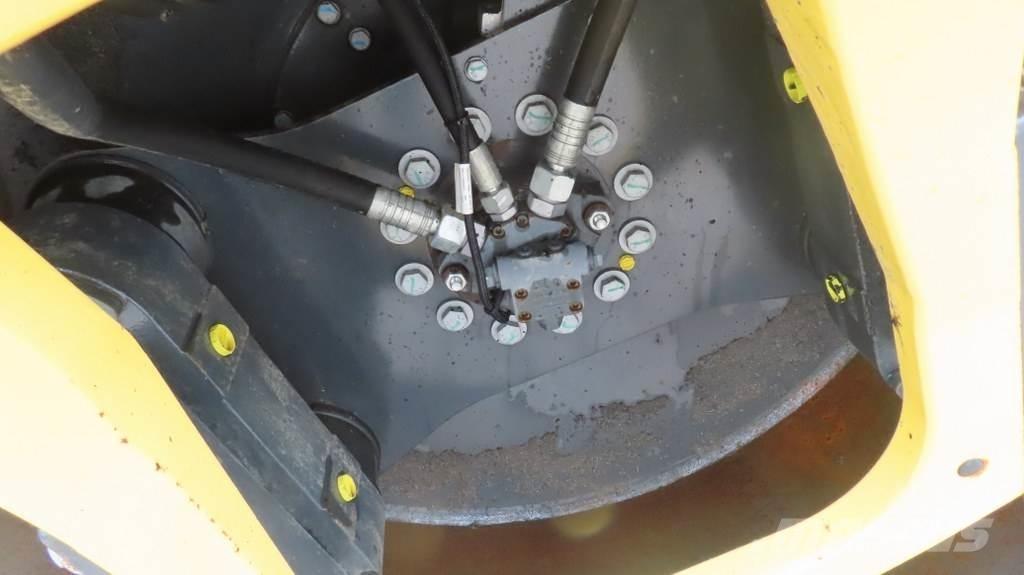 Bomag BW151 AD-5 Rulli a doppio tamburo