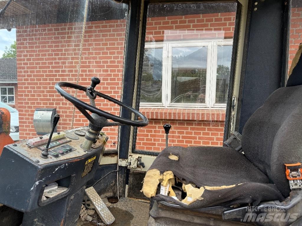 Schaeff SKL 821 Pale gommate