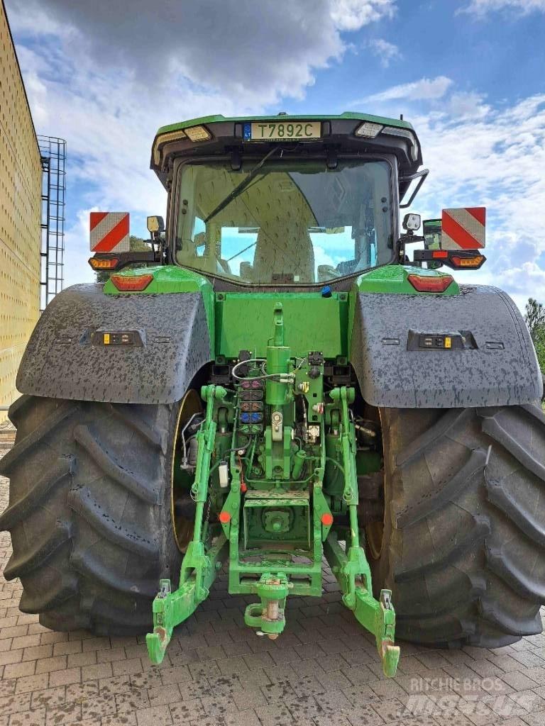 John Deere 8R410 Trattori
