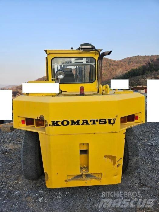 Komatsu FD 150 Carrello retrattile