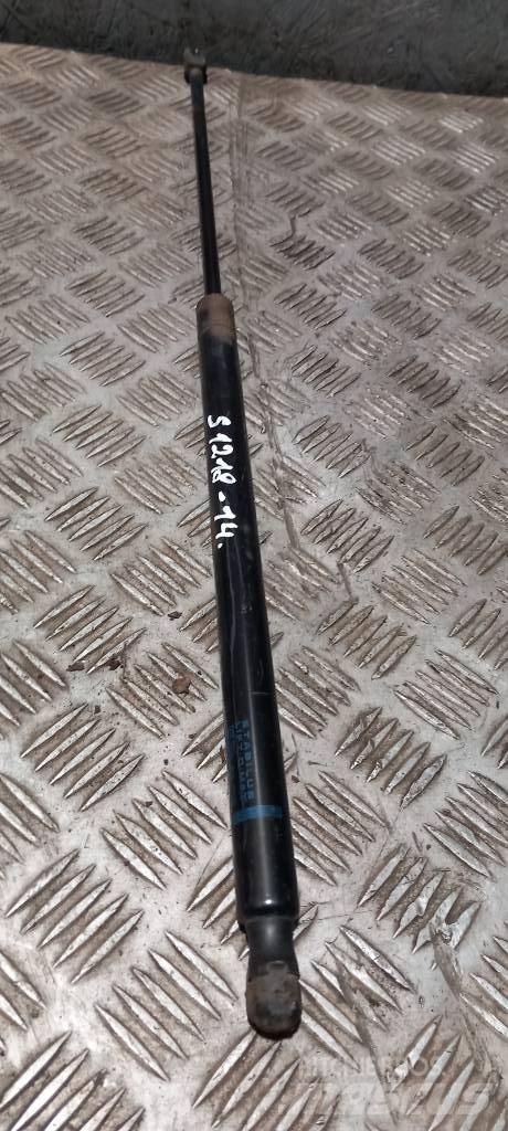 Scania R 440   2031872 Cabine e interni