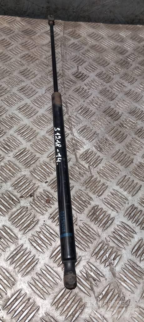 Scania R 440   2031872 Cabine e interni