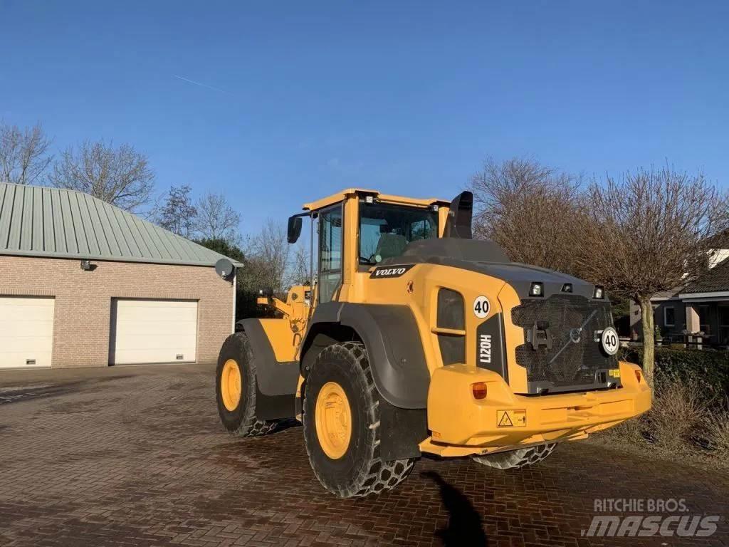 Volvo L120 H Pale gommate