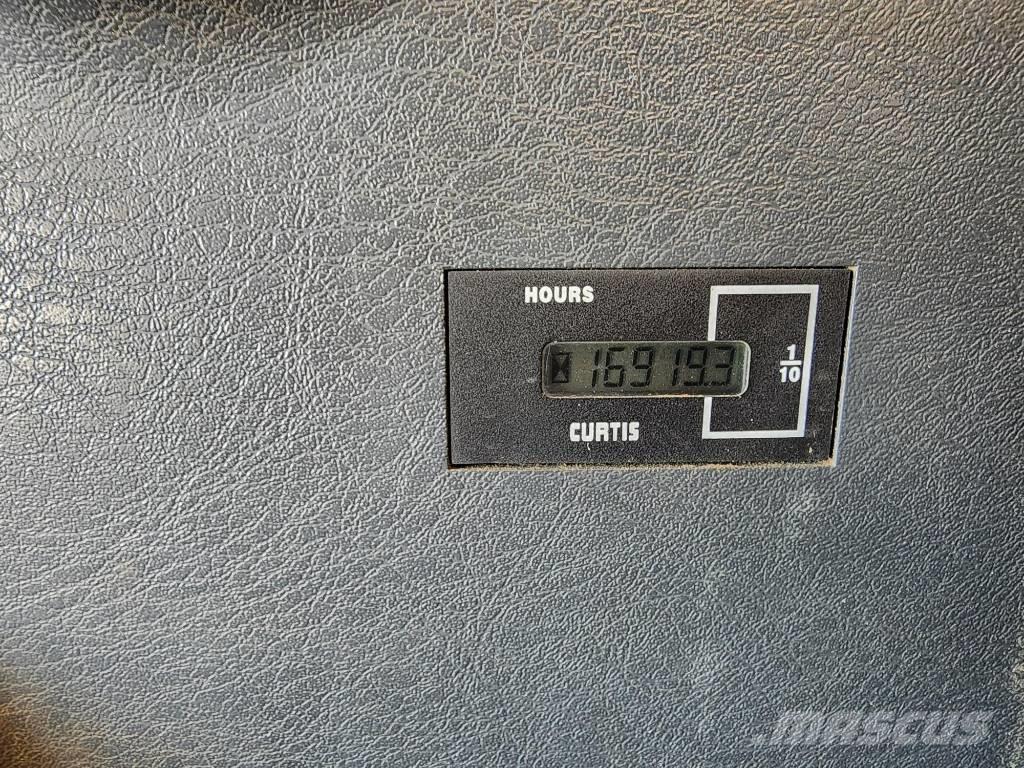 Hyundai Robex 140 W Escavatori gommati